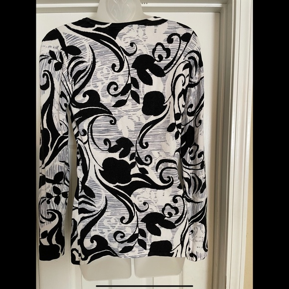 RED Sweater Pullover   Size M - Picture 2 of 4